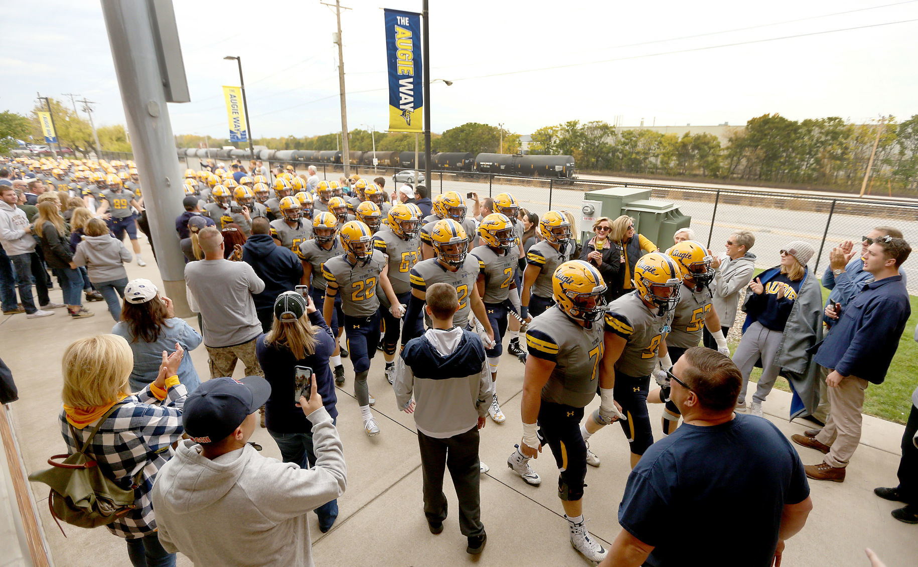 101919-mda-spt-augie-football-015